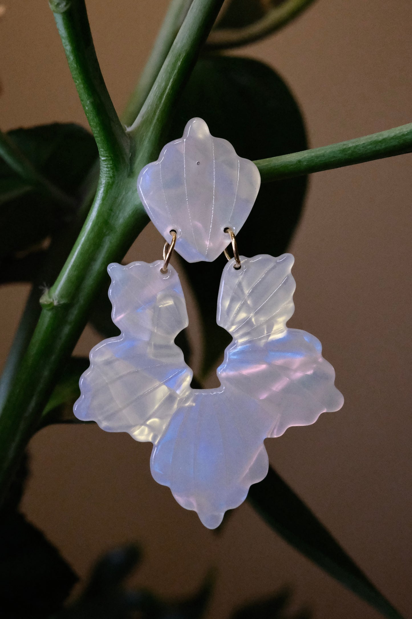 PEARL WHITE LEAF EARRINGS